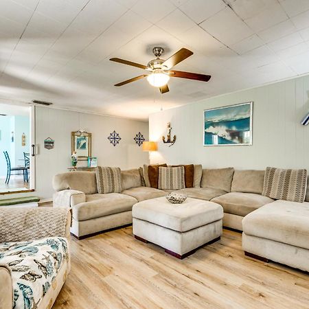 Fort Walton Coastal Retreat With Yard Walk To Beach 포르 월턴 비치 외부 사진