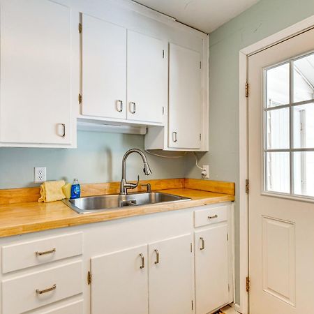 Fort Walton Coastal Retreat With Yard Walk To Beach 포르 월턴 비치 외부 사진