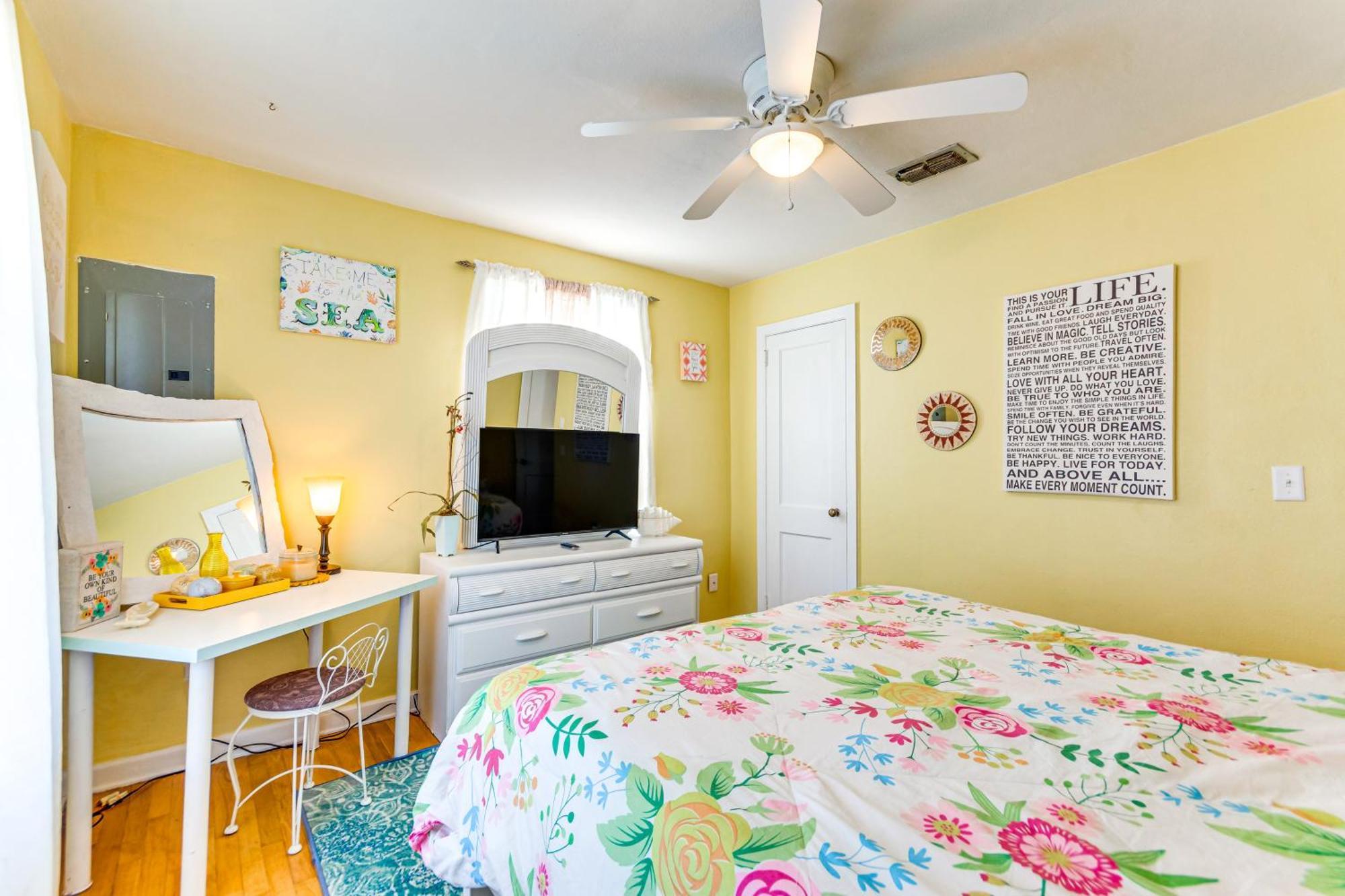 Fort Walton Coastal Retreat With Yard Walk To Beach 포르 월턴 비치 외부 사진