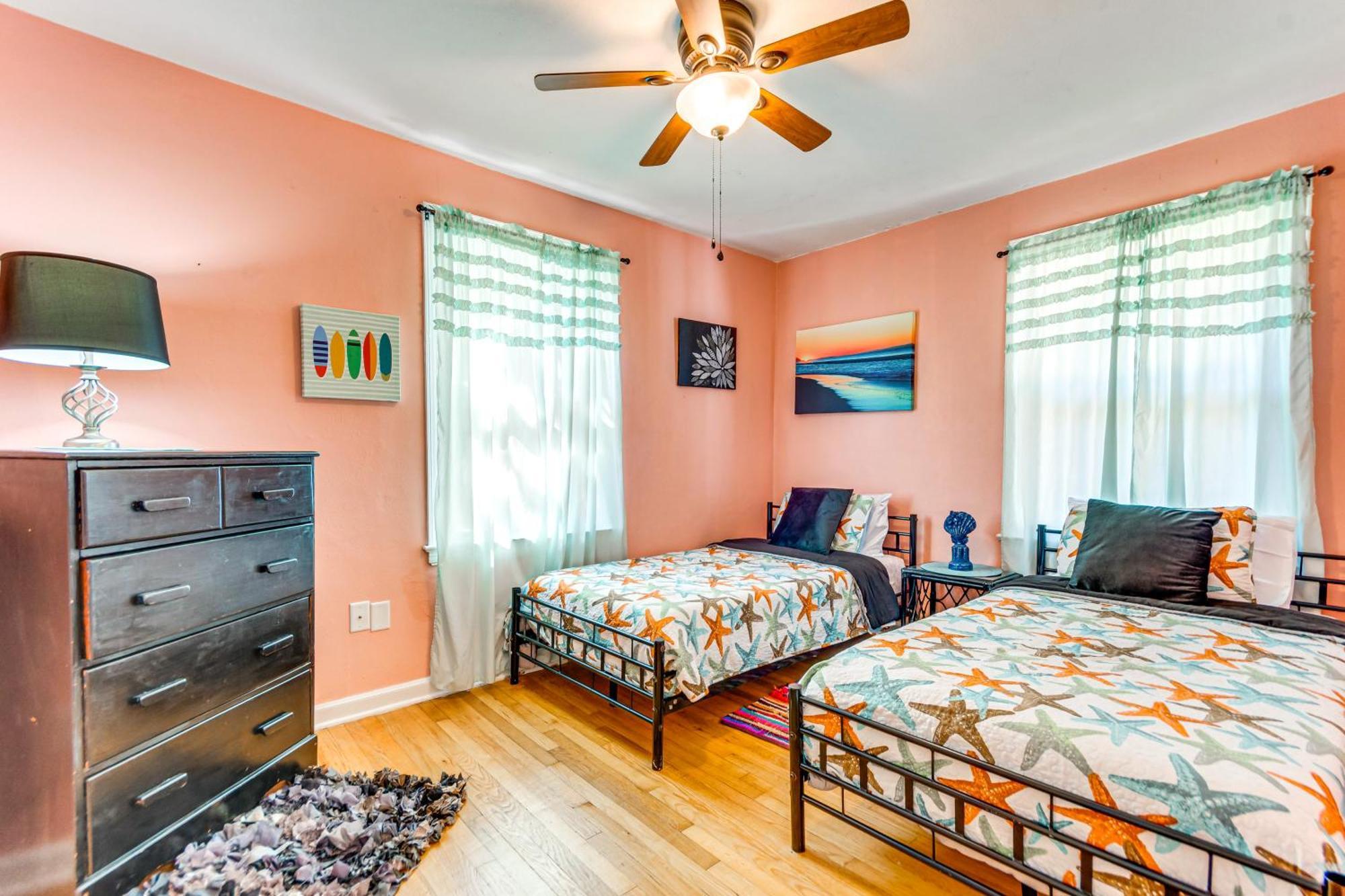 Fort Walton Coastal Retreat With Yard Walk To Beach 포르 월턴 비치 외부 사진