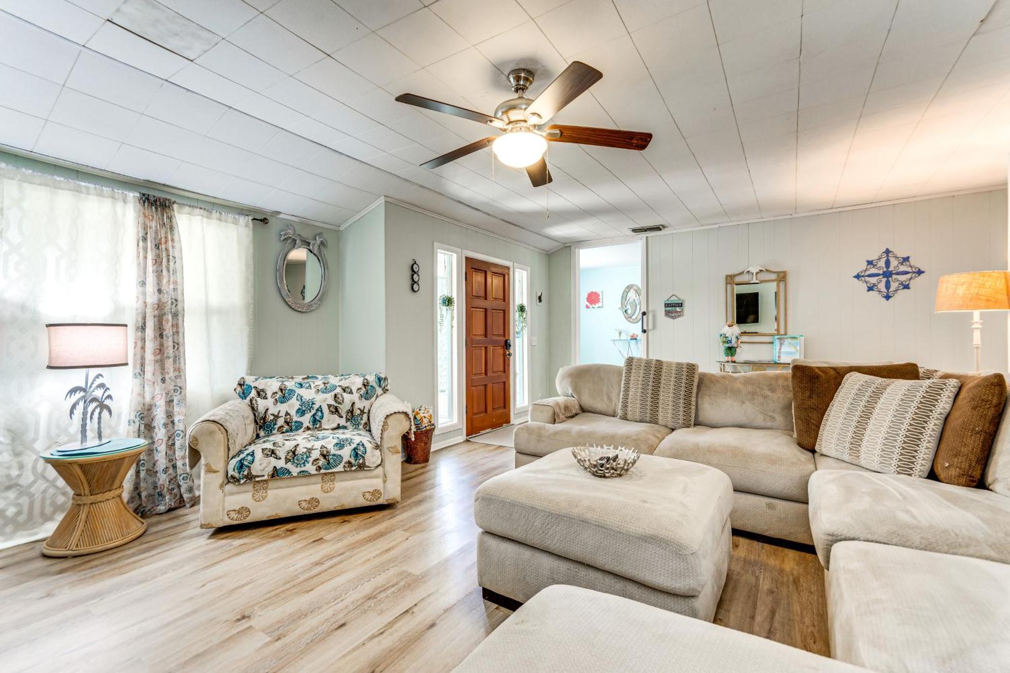 Fort Walton Coastal Retreat With Yard Walk To Beach 포르 월턴 비치 외부 사진