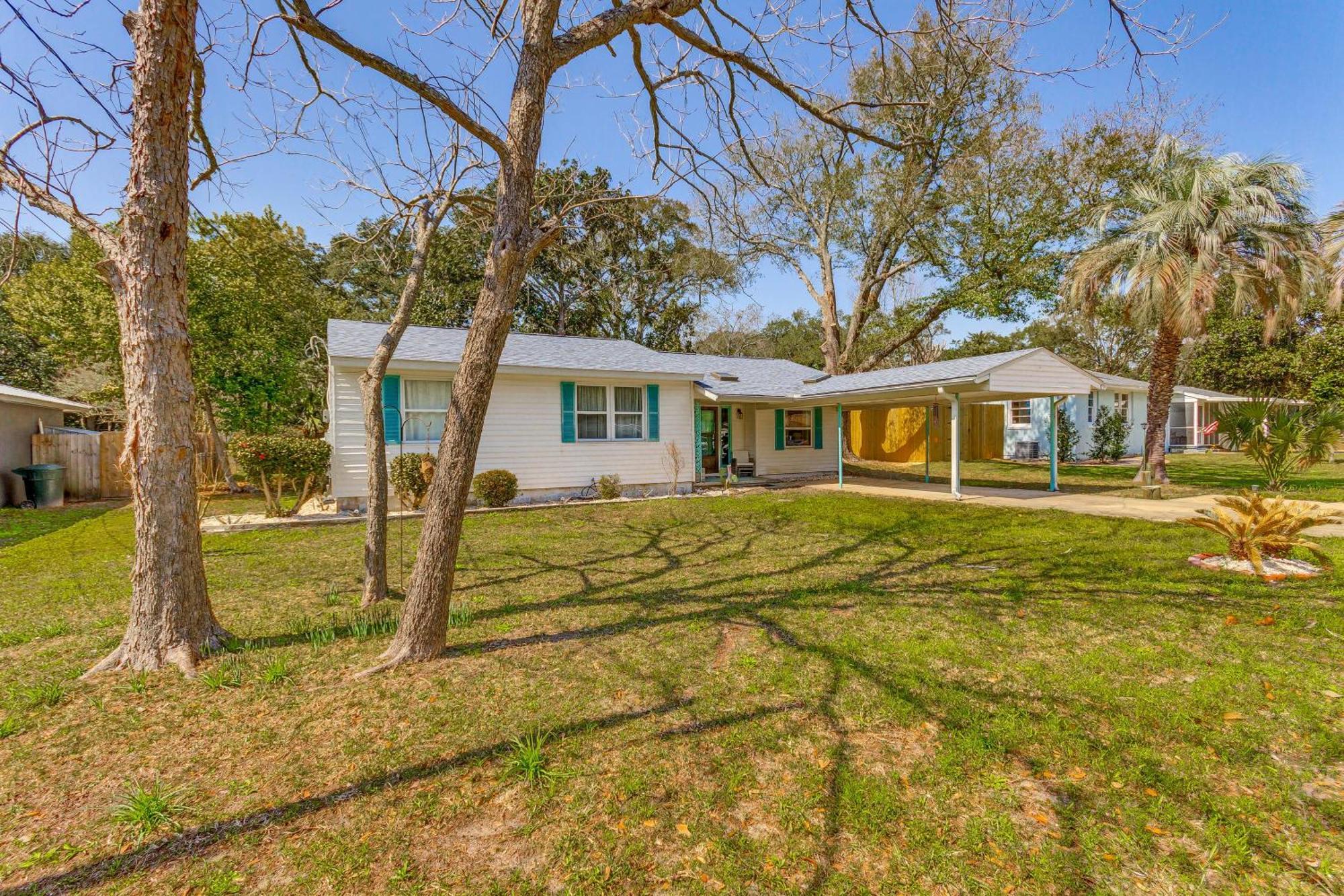 Fort Walton Coastal Retreat With Yard Walk To Beach 포르 월턴 비치 외부 사진